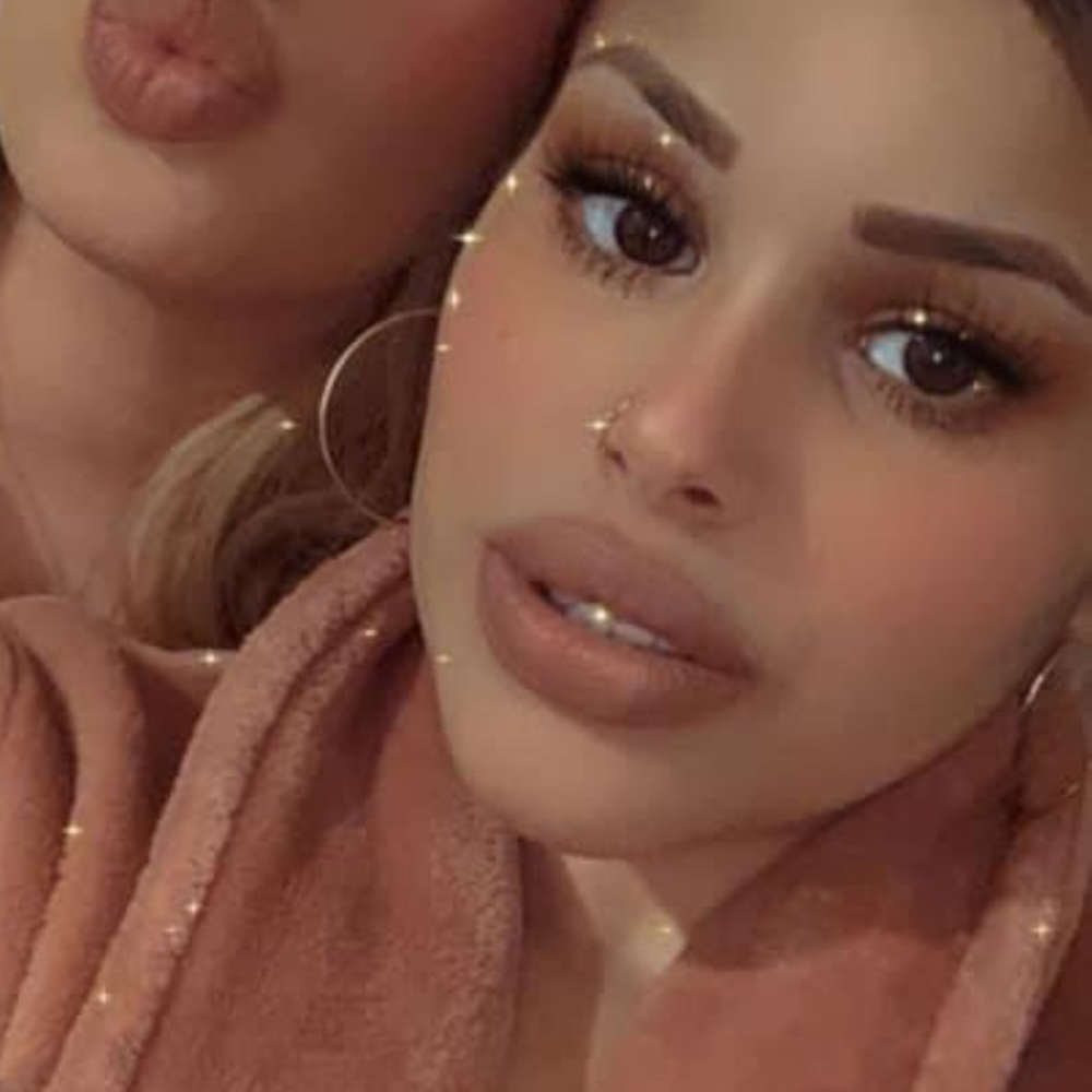 Meet your Posher, Dee